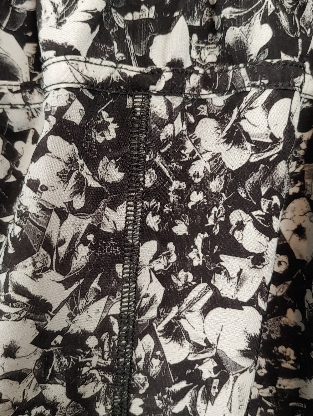 Lululemon Tracker Running Short V (4")Mash Up White /Black Floral Size 10 - Picture 6 of 14